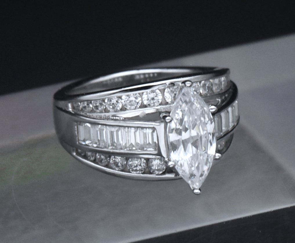 Stunning Sterling Silver Cubic Zirconia Ring - Size 6.25