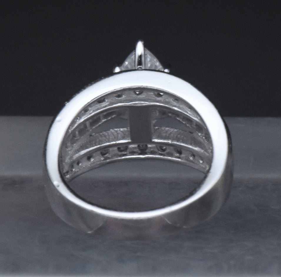 Stunning Sterling Silver Cubic Zirconia Ring - Size 6.25