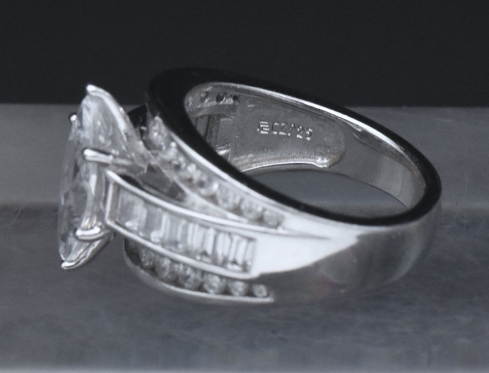 Stunning Sterling Silver Cubic Zirconia Ring - Size 6.25