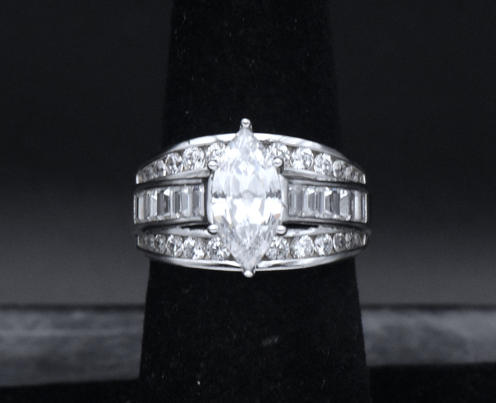 Stunning Sterling Silver Cubic Zirconia Ring - Size 6.25