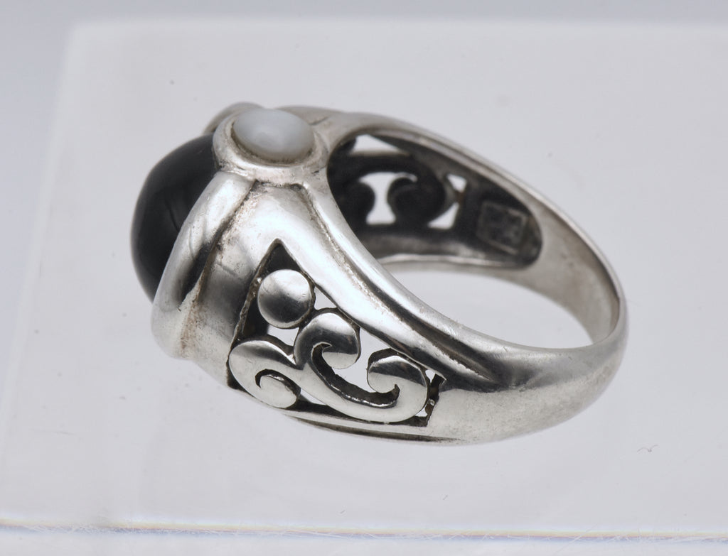 Vintage Black Onyx and Mother of Pearl Sterling Silver Ring - Size 5