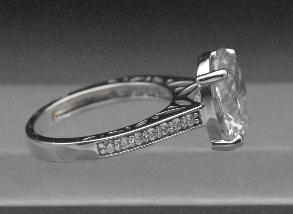 Vintage Oval Cut Cubic Zirconia Sterling Silver Ring - Size 6
