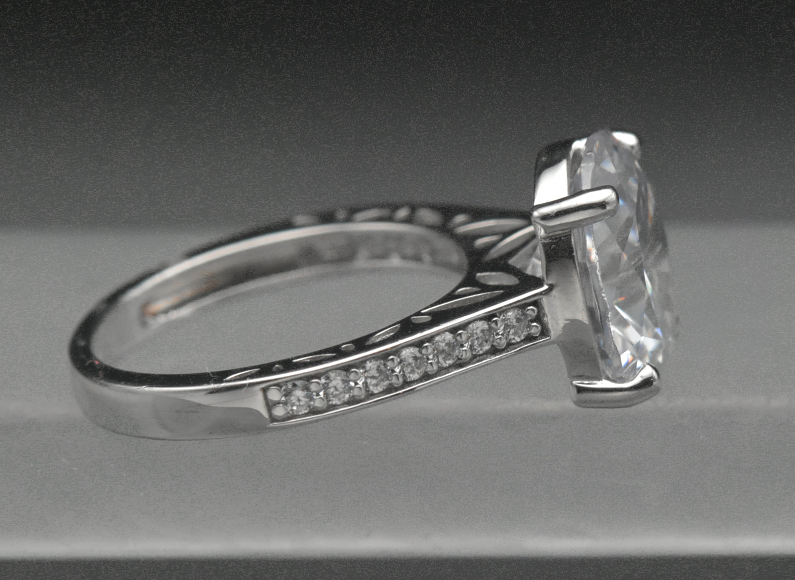 Vintage Oval Cut Cubic Zirconia Sterling Silver Ring - Size 6