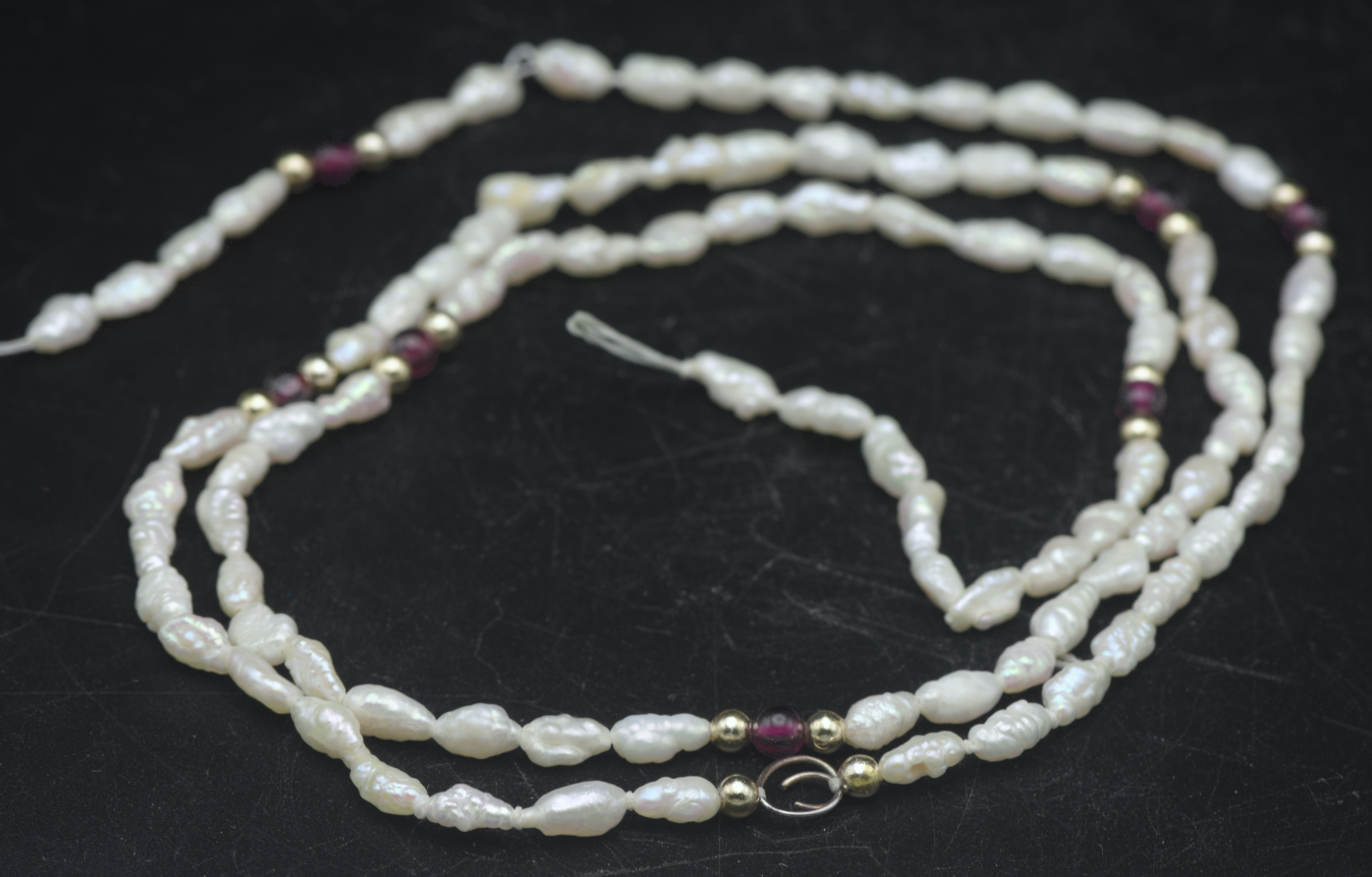 BROKEN Vintage Freshwater Rice Pearls and Garnets Single Strand Necklace