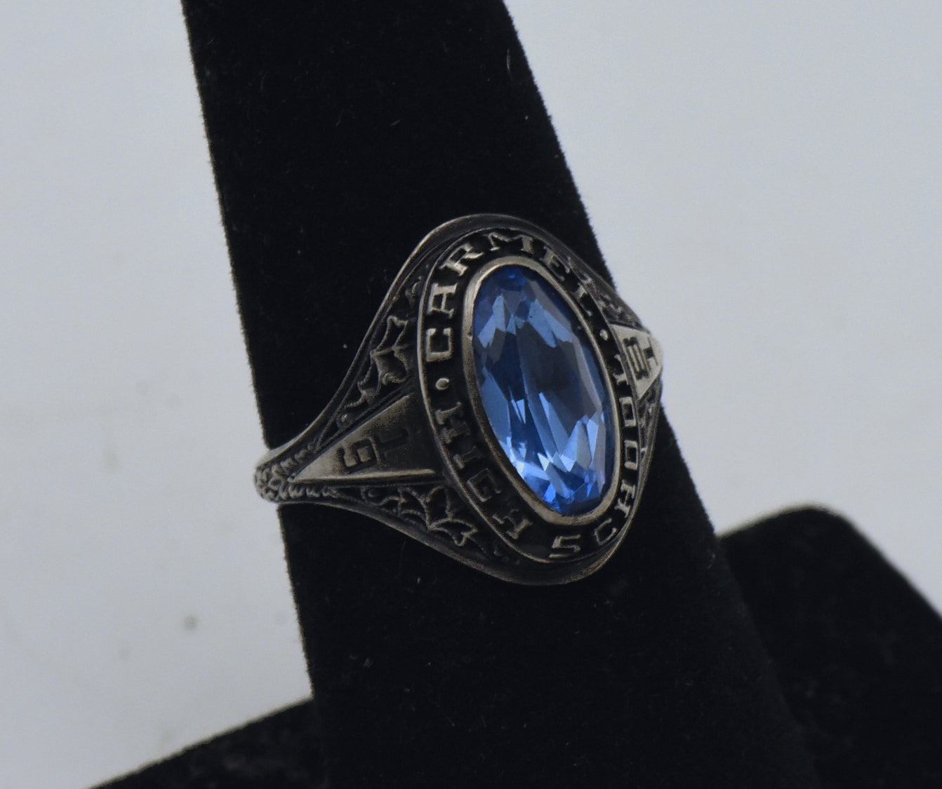Vintage Palladium-Silver Alloy Synthetic Sapphire 1981 Carmel High School Class Ring - Size 6.5