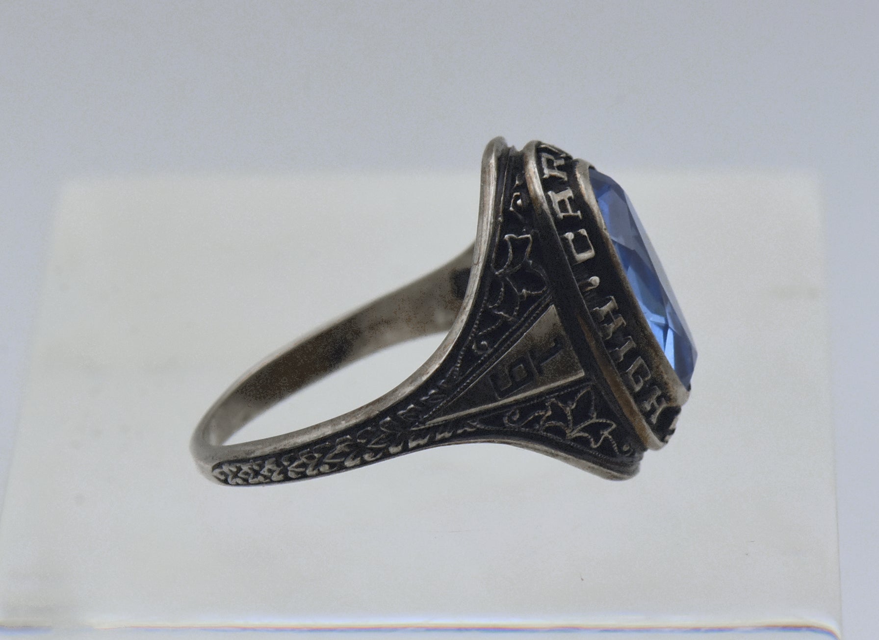 Vintage Palladium-Silver Alloy Synthetic Sapphire 1981 Carmel High School Class Ring - Size 6.5