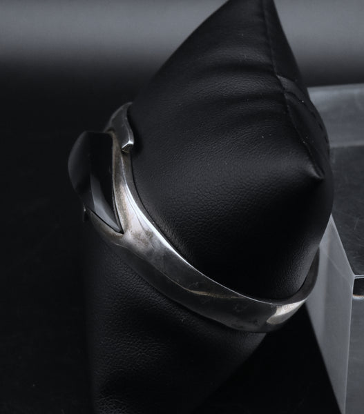 Juan Quinto Moreno - Vintage Handmade Sterling Silver and Black Onyx Hinged Bracelet