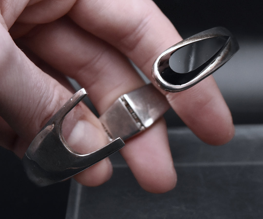 Juan Quinto Moreno - Vintage Handmade Sterling Silver and Black Onyx Hinged Bracelet