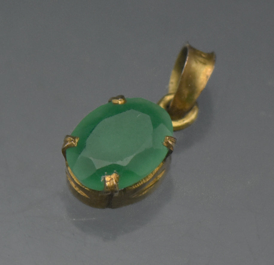 Vintage 18k Gold Green Stone Pendant