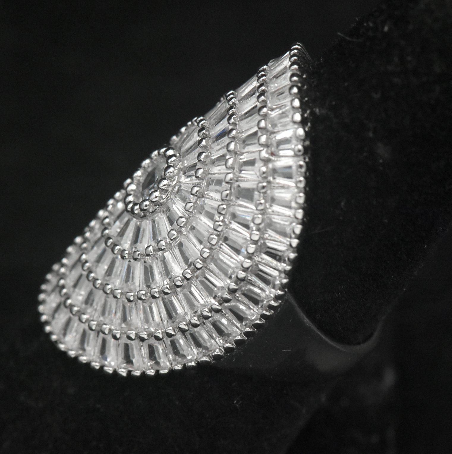 Vintage Cut Crystal Silver Tone Metal Shield Ring - Size 6.75