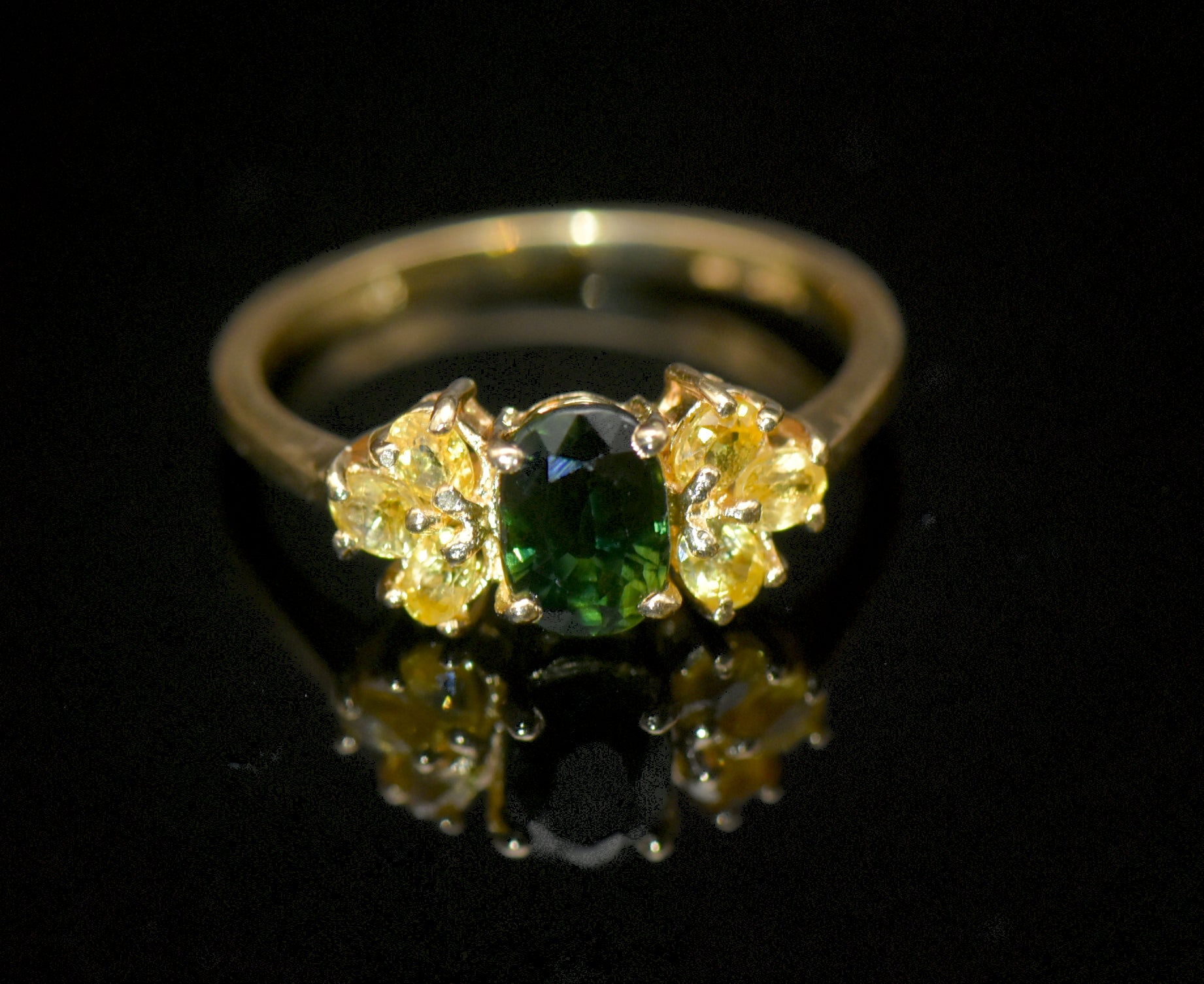 Vintage 14k Green and Yellow Sapphires Ring - Size 6.75
