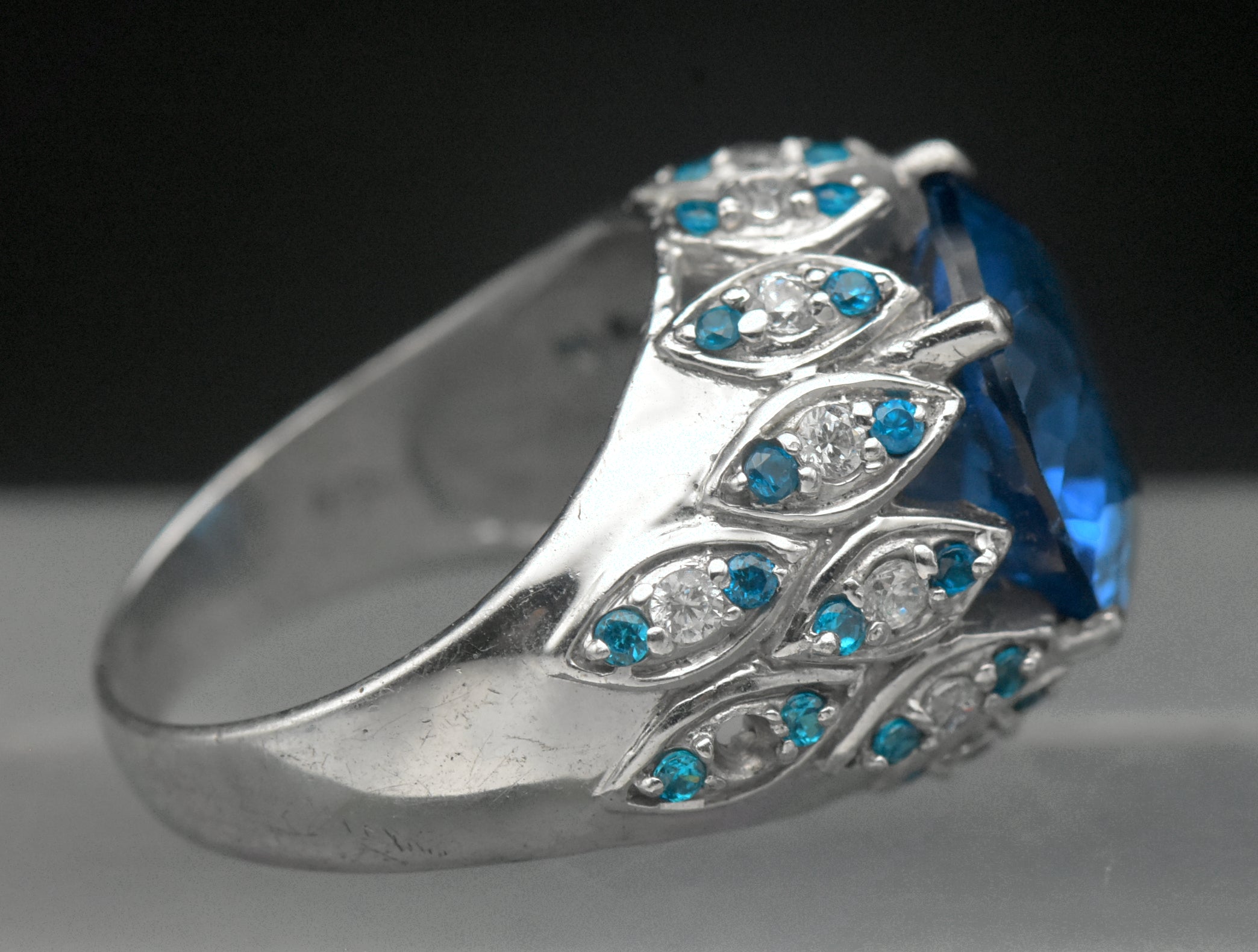 Vintage Synth Blue Spinel Sterling Silver Ring - Size 8.25