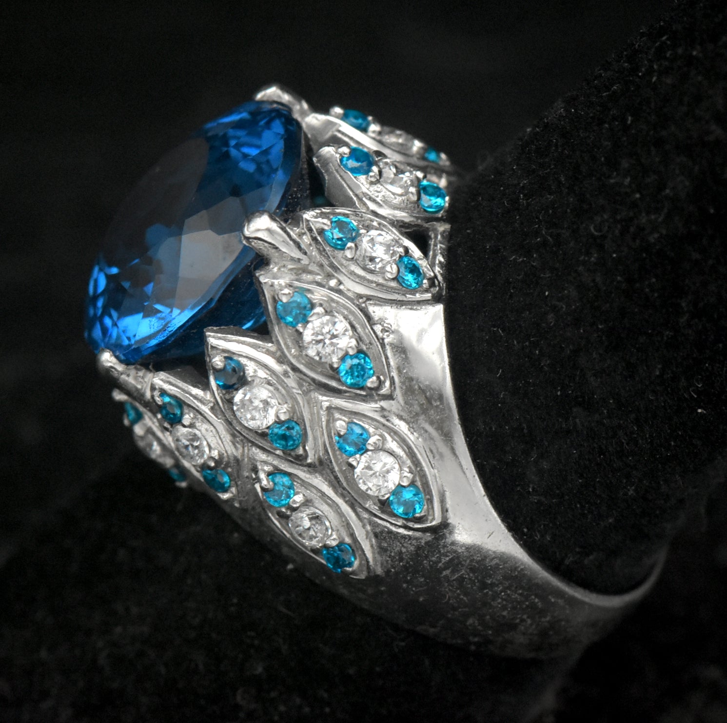 Vintage Synth Blue Spinel Sterling Silver Ring - Size 8.25