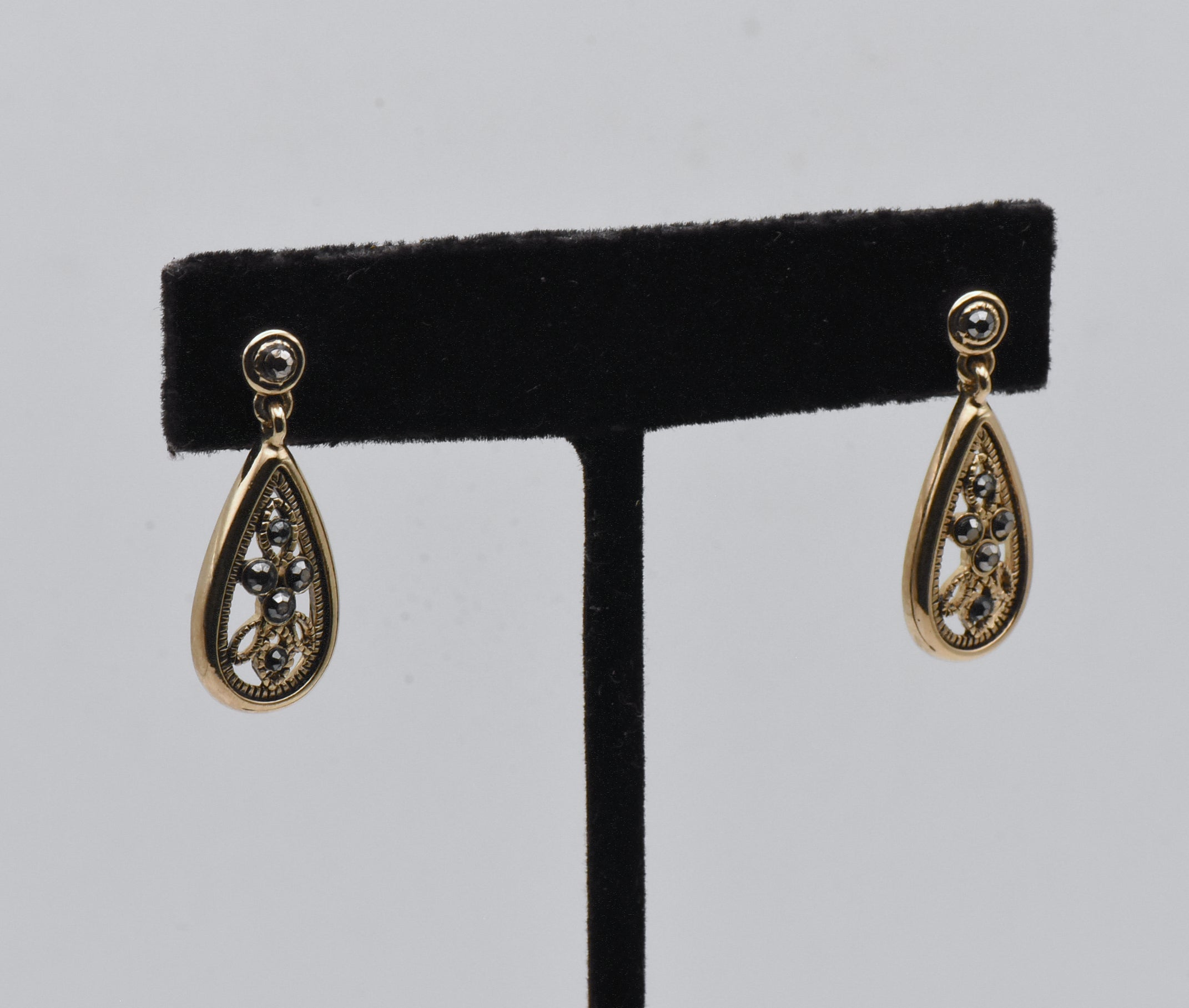 Vintage Gold Tone Metal Earrings