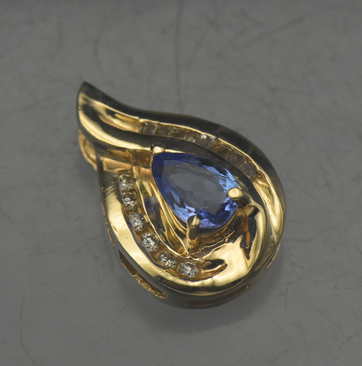 Vintage 14k Tanzanite and Diamonds Pendant