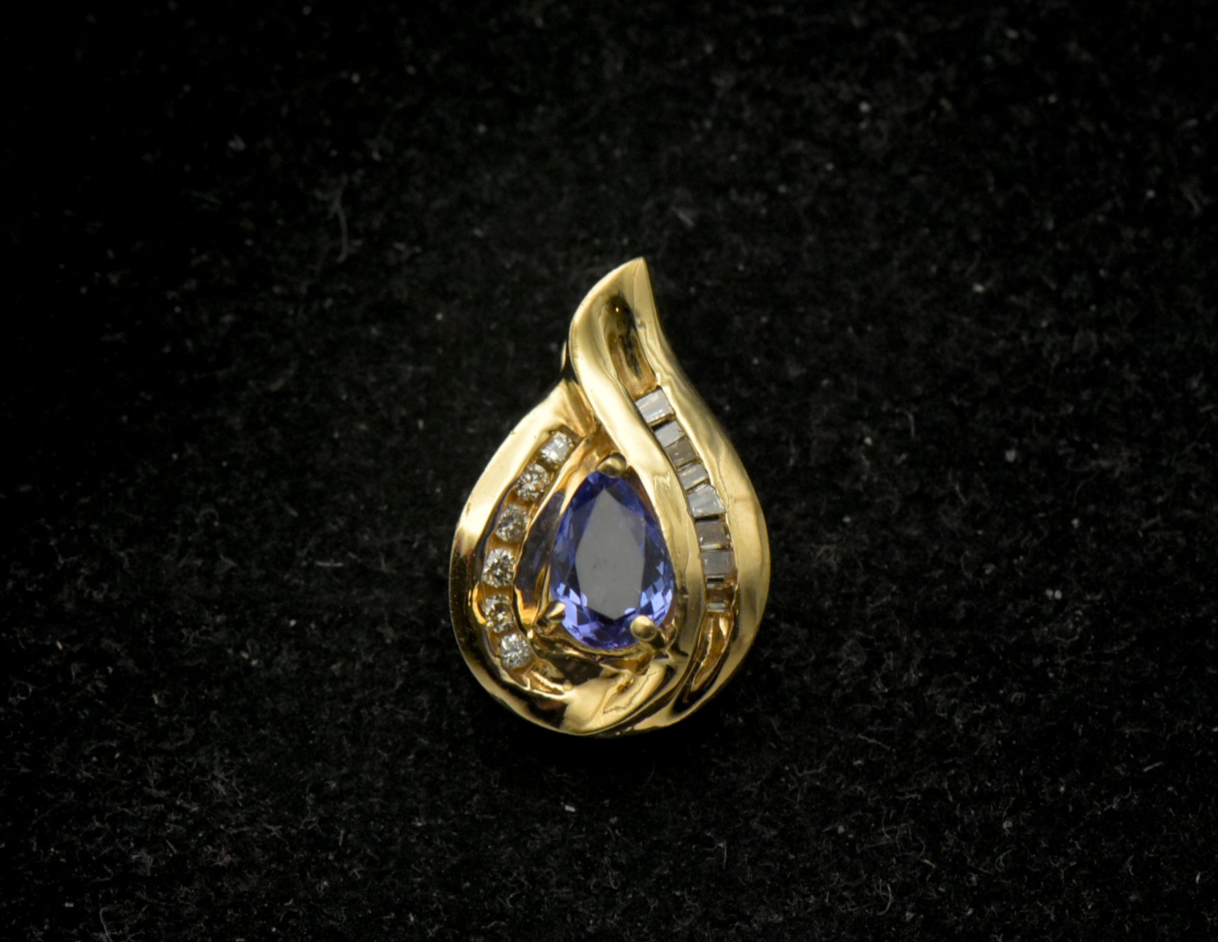 Vintage 14k Tanzanite and Diamonds Pendant