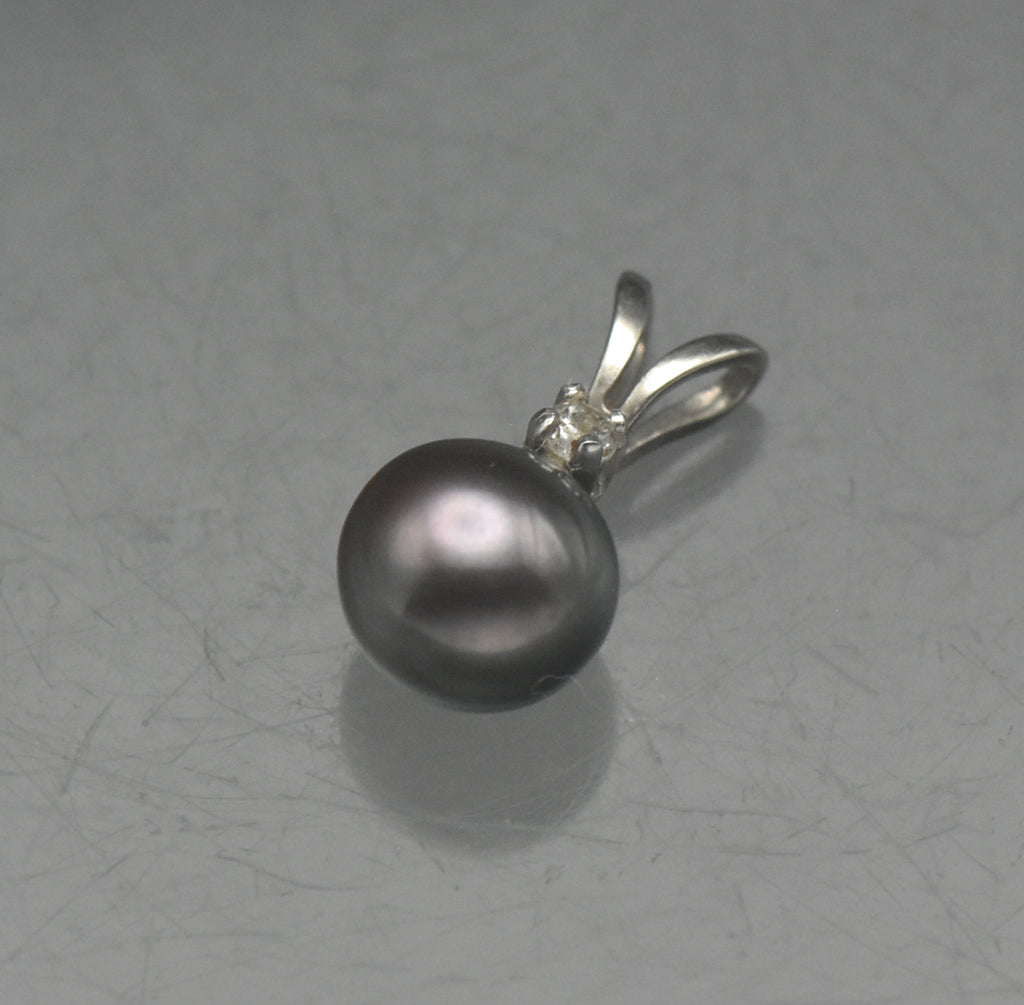 Vintage 14k White Gold Tahitian Pearl and Diamond Pendant