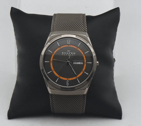 Skagen - SKW6007 Melbye Titanium Case Charcoal Stainless Steel Band Wristwatch - CRACKED CRYSTAL