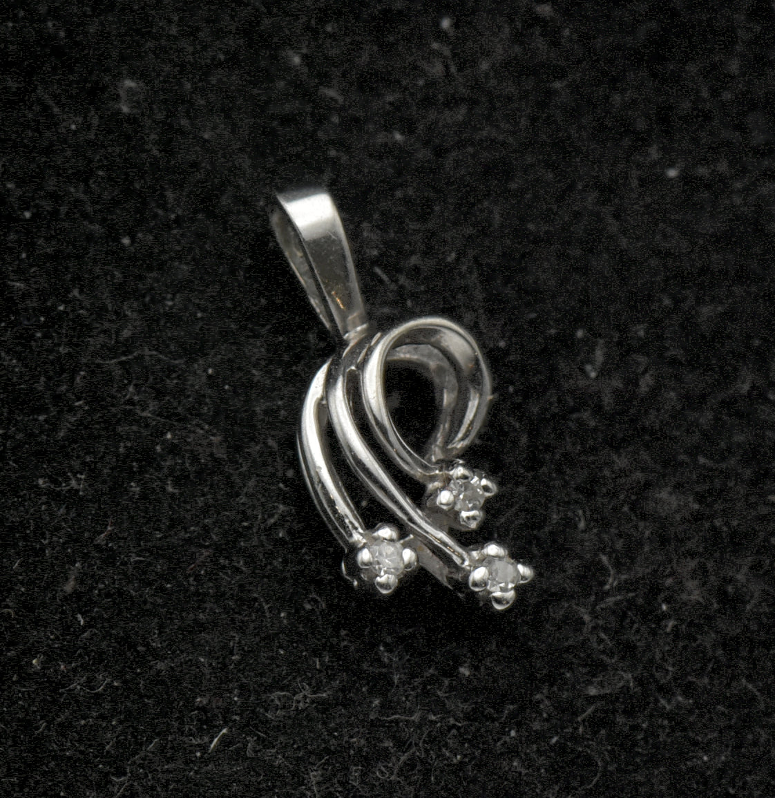 Vintage 10k White Gold and Diamonds Tiny Pendant