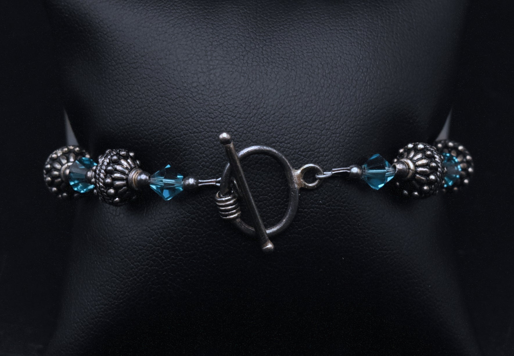 Vintage Silver Tone Metal and Glass Beaded Bracelet - 7.5"