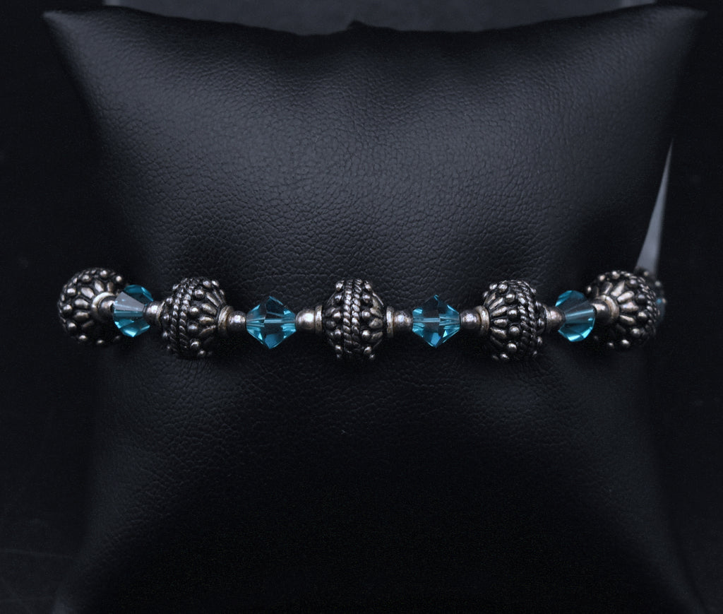 Vintage Silver Tone Metal and Glass Beaded Bracelet - 7.5"