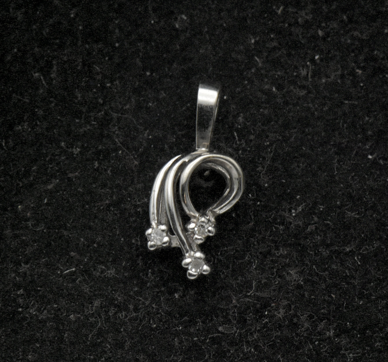 Vintage 10k White Gold and Diamonds Tiny Pendant