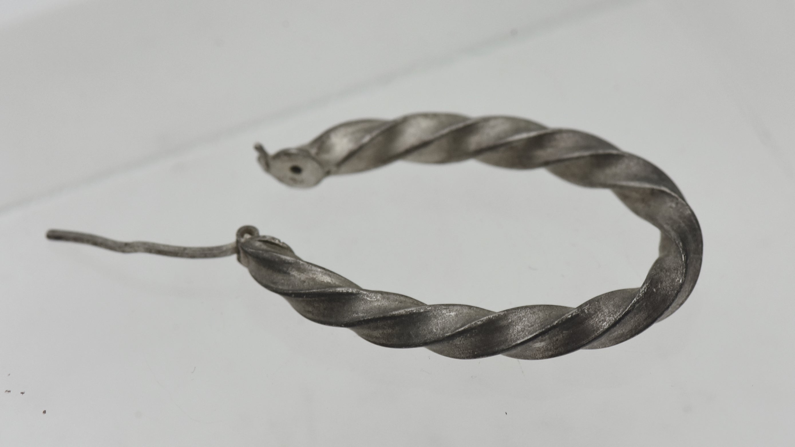 UNMATCHED Vintage Handmade Italian Sterling Silver Twisted Oval Dangle Earring