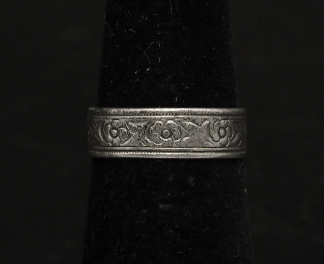 Uncas - Vintage Sterling Silver Floral Band - Size 5.75