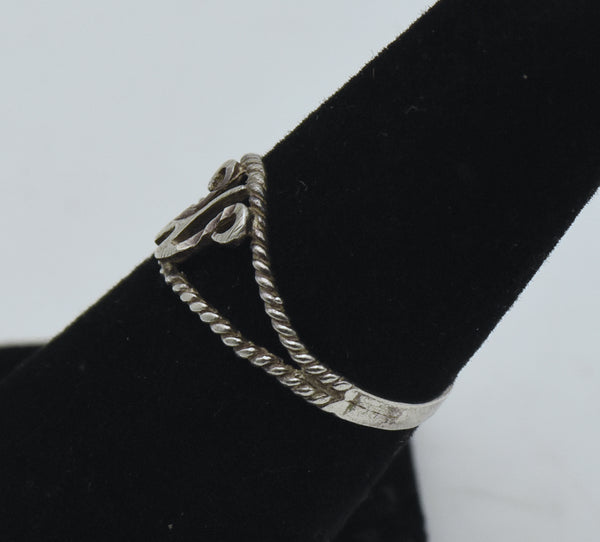 Vintage Sterling Silver "W" Monogram Ring - Size 5.75