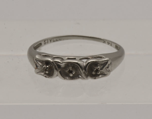 Vintage 14K White Gold Ring - Size 5.75 MISSING STONES