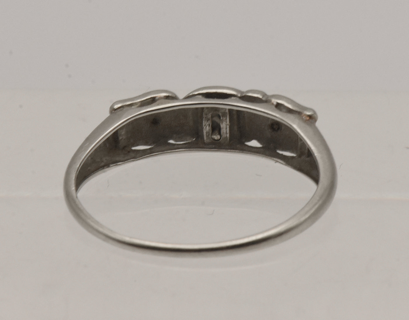 Vintage 14K White Gold Ring - Size 5.75 MISSING STONES