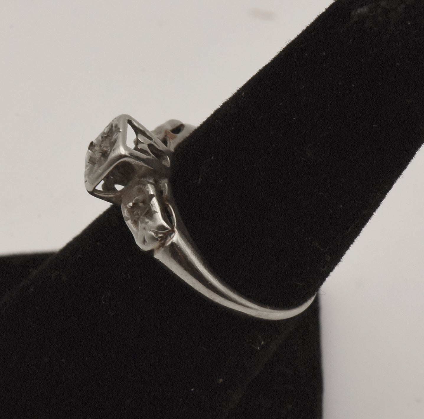 Vintage 14K White Gold Ring - Size 6 MISSING STONES