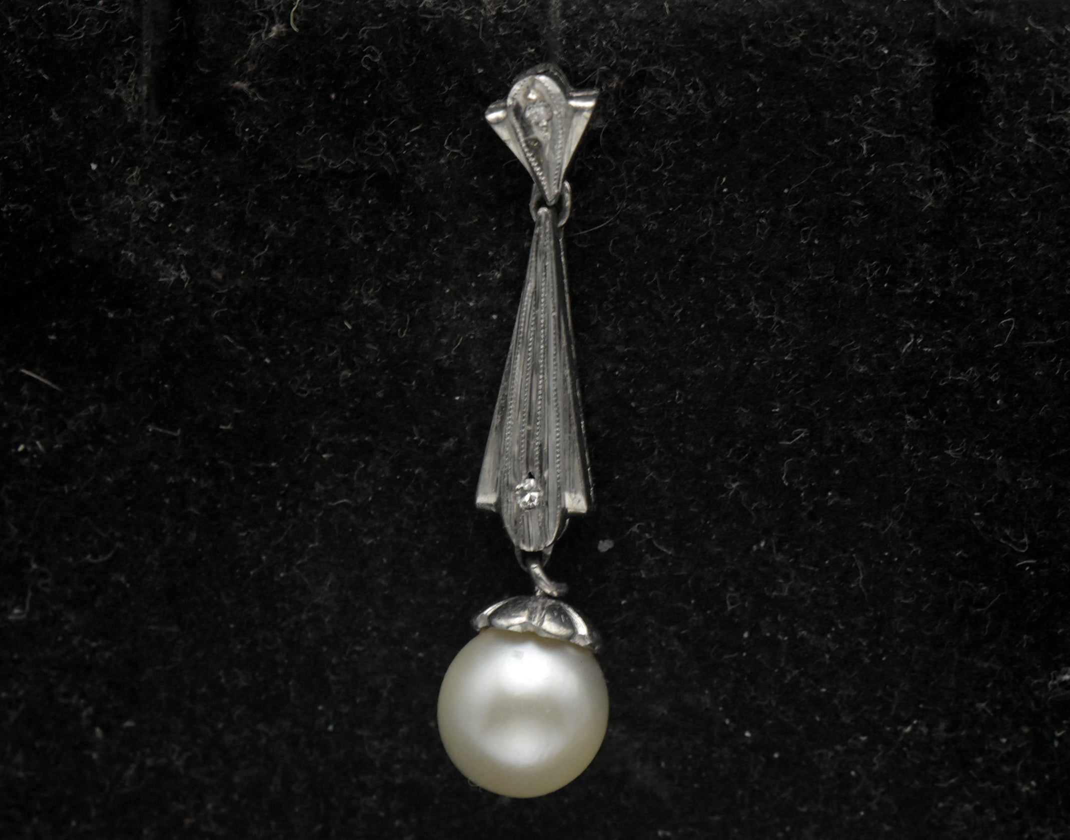 Vintage 10k White Gold, Diamonds and Pearl Art Deco Dangle Pendant