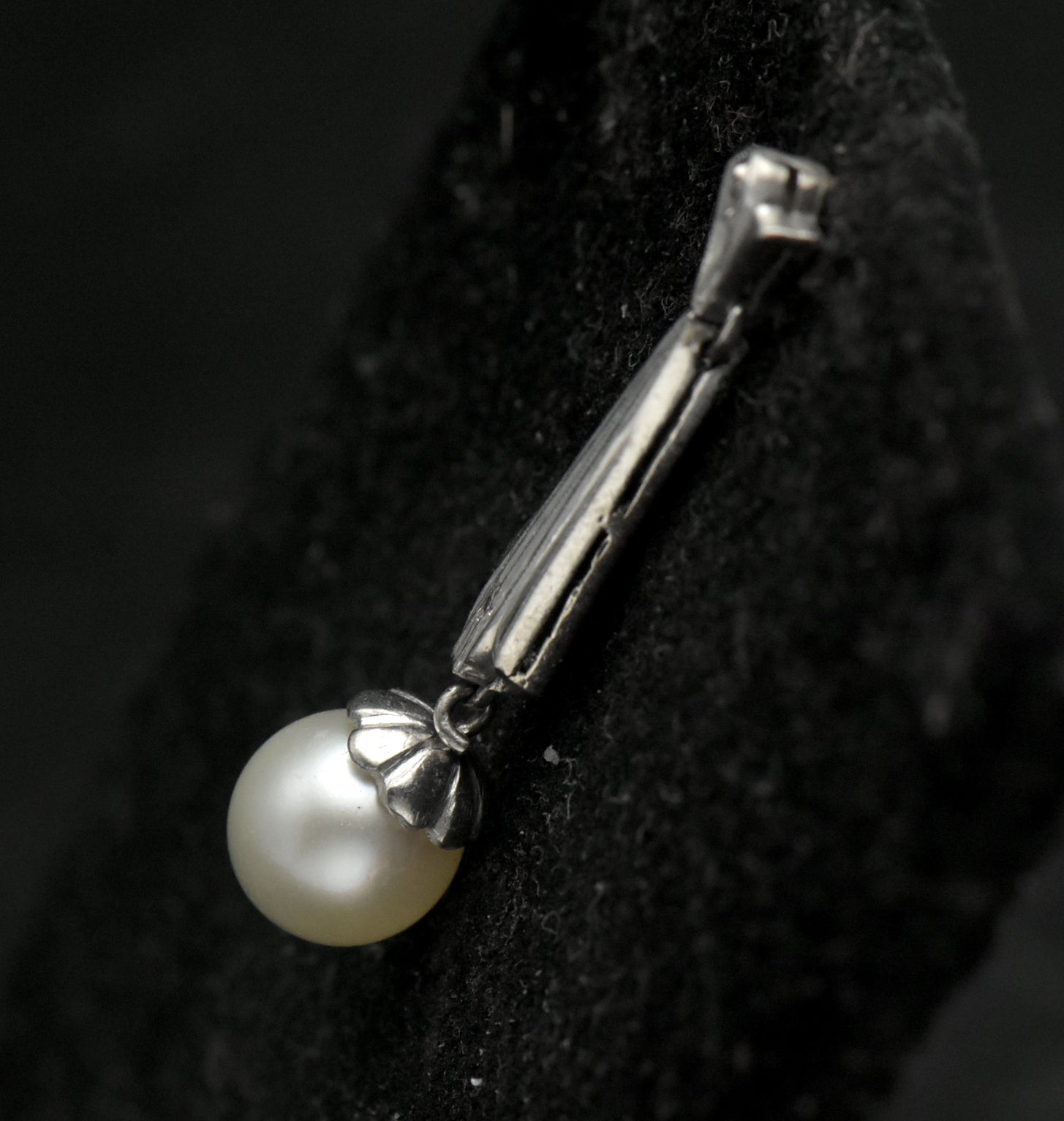 Vintage 10k White Gold, Diamonds and Pearl Art Deco Dangle Pendant