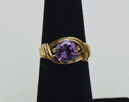 Vintage 18K Gold Wire Wrapped Purple Cubic Zirconia Ring - Size 4.75