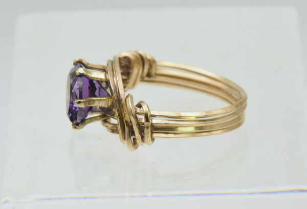 Vintage 18K Gold Wire Wrapped Purple Cubic Zirconia Ring - Size 4.75