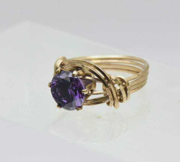 Vintage 18K Gold Wire Wrapped Purple Cubic Zirconia Ring - Size 4.75