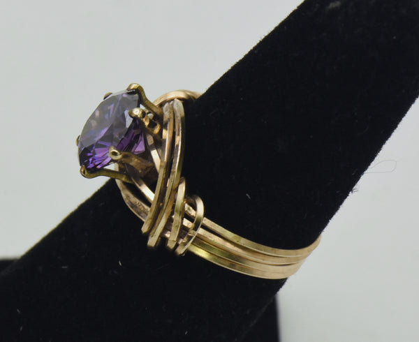 Vintage 18K Gold Wire Wrapped Purple Cubic Zirconia Ring - Size 4.75