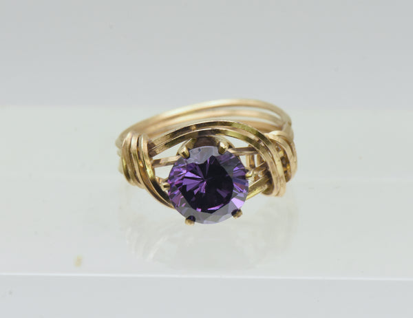 Vintage 18K Gold Wire Wrapped Purple Cubic Zirconia Ring - Size 4.75