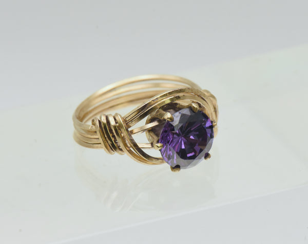 Vintage 18K Gold Wire Wrapped Purple Cubic Zirconia Ring - Size 4.75