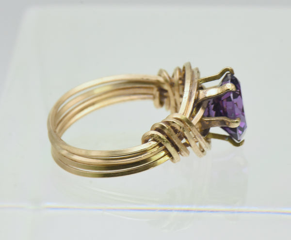 Vintage 18K Gold Wire Wrapped Purple Cubic Zirconia Ring - Size 4.75