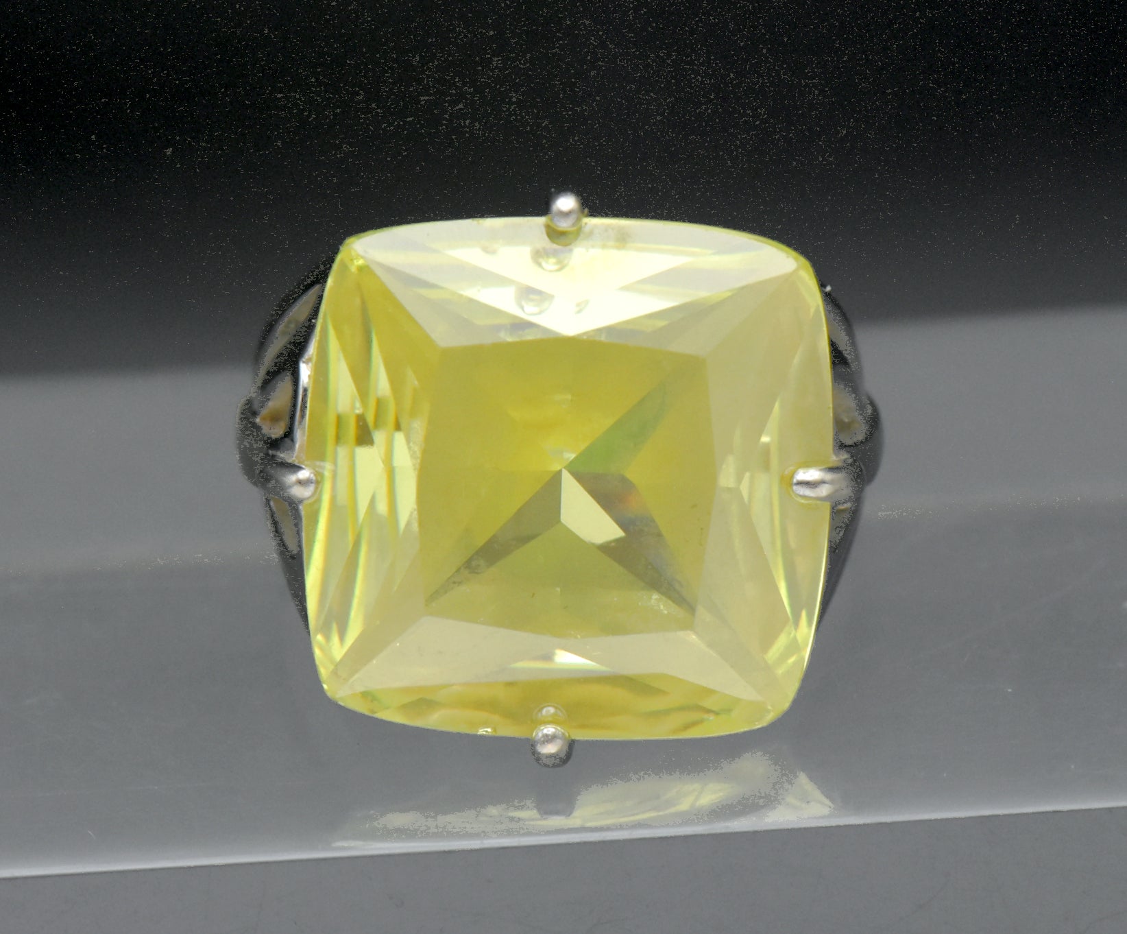 Vintage Large Yellow Cubic Zirconia Ring - Size 7