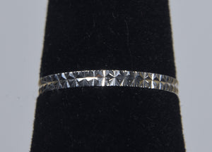 14k White Gold Engraved Band Ring - Size 4