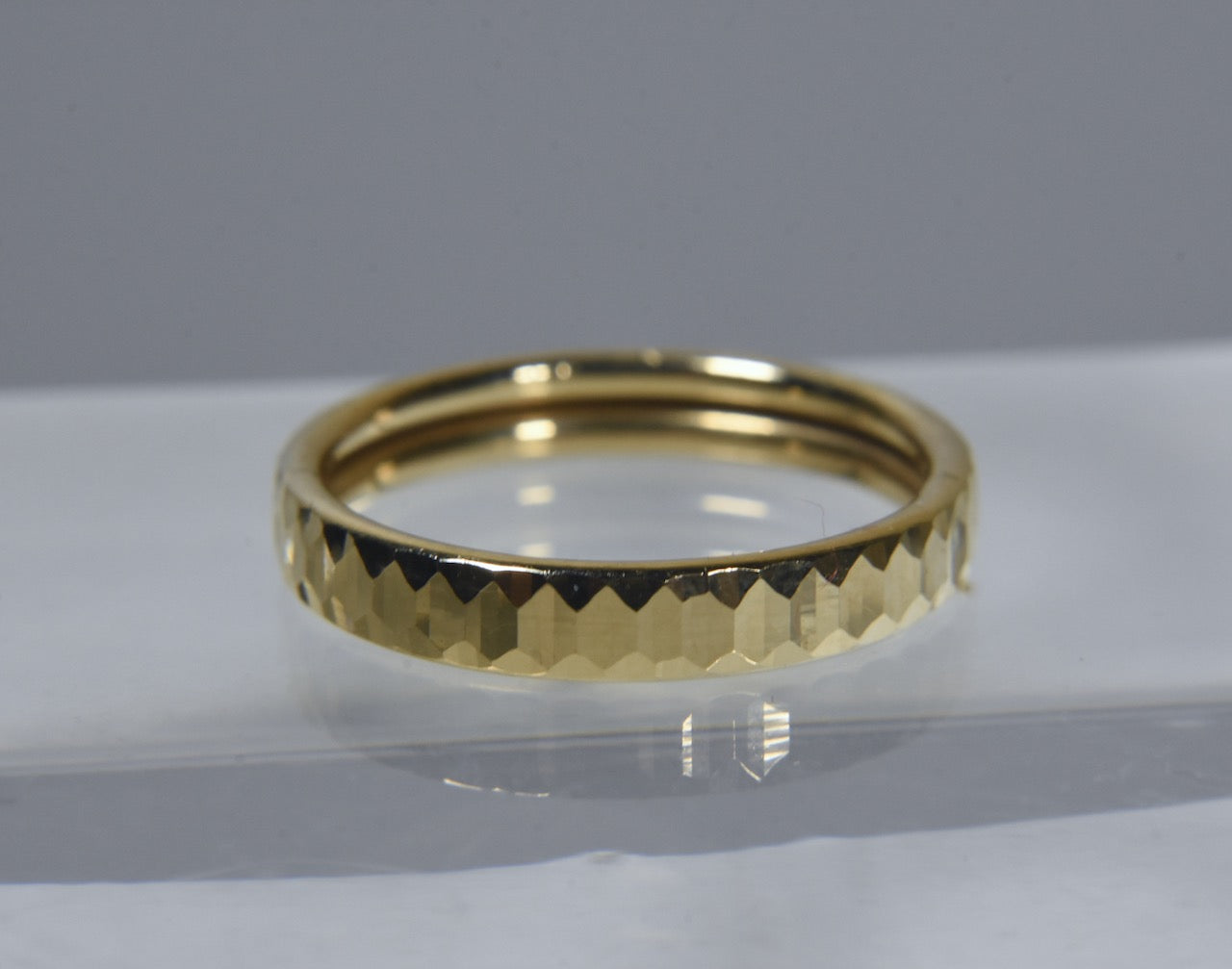 14k Yellow Gold Faceted Band Ring - Size 6