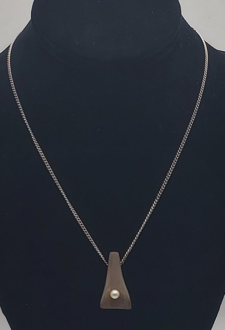 Carved Wood and Pearl Pendant Chain Necklace - 18"