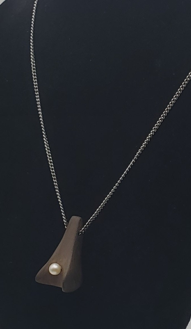 Carved Wood and Pearl Pendant Chain Necklace - 18"
