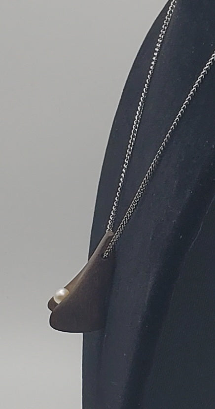 Carved Wood and Pearl Pendant Chain Necklace - 18"