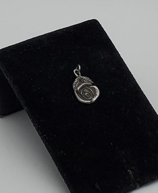 Sulitan - Vintage 1980 Rose Charm