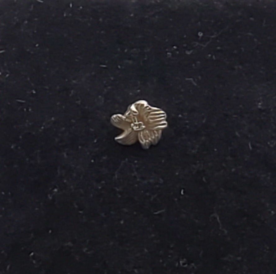 Vintage Hibiscus Silver Threaded Eye Pin Head