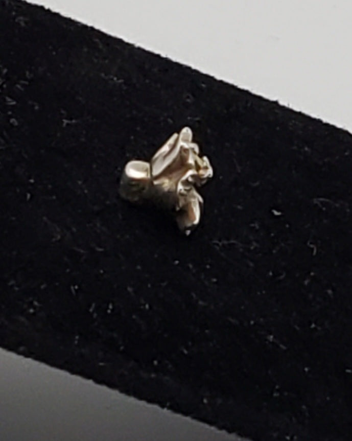 Vintage Hibiscus Silver Threaded Eye Pin Head